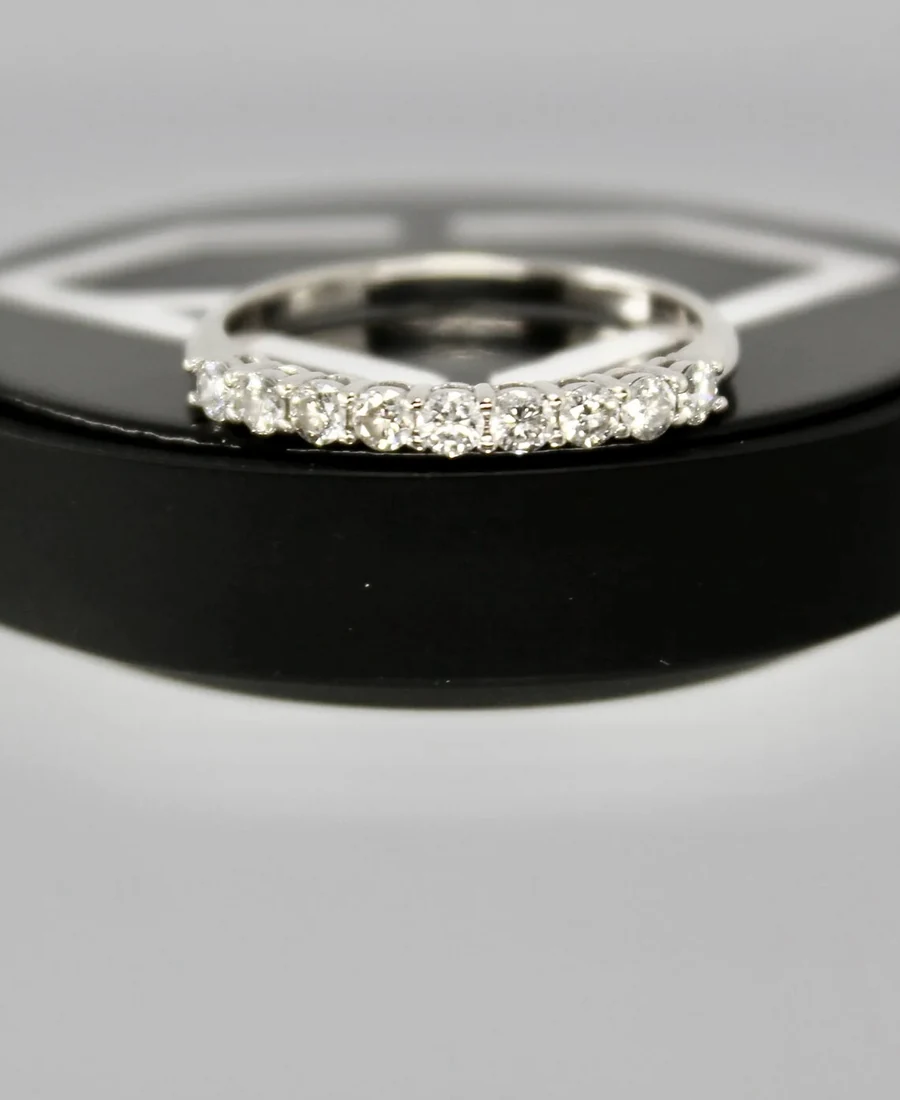 Diamond band